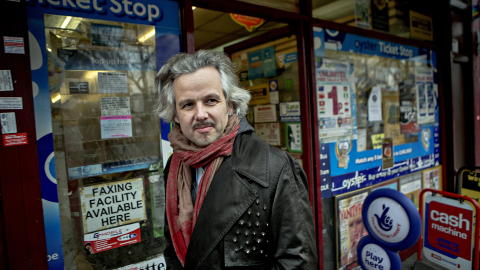 PÅ HJEMMEBANE: Med unntak av et par norske ting Ari Behn savner, som hjortejakt og vinterlandskapet, stortrives forfatteren i sin nye by. Dagene går stort sett med på å skrive teatermanus, lage bilder og produsere mer litteratur. Foto: Lars Eivind Bones / Dagbladet