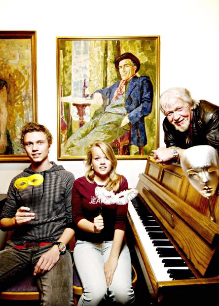 I PAPPAS FOTSPOR: Både Frikk Heide-Steen og hans ett år yngre lillesøster Tiril har valgt å følge i fotsporene til pappa Harald Heide-Steen jr. inn i underholdningsbransjen - han som artist, og hun som skuespiller. Bildet ble tatt i 2005. Foto: Agnete Brun / Dagbladet